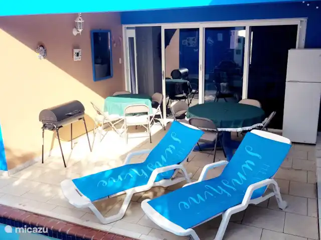 Casa Elly en Aruba, Paradera, Paradera - casa vacacional Sala de estar junto a la piscina