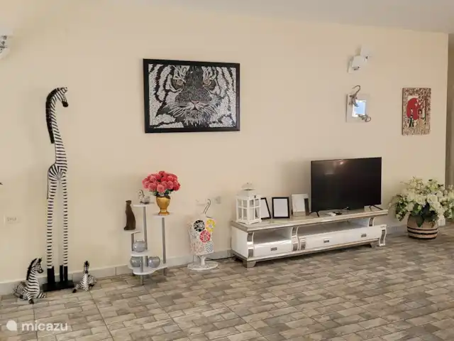 Casa Elly en Aruba, Paradera, Paradera - casa vacacional sala de estar con smart TV
