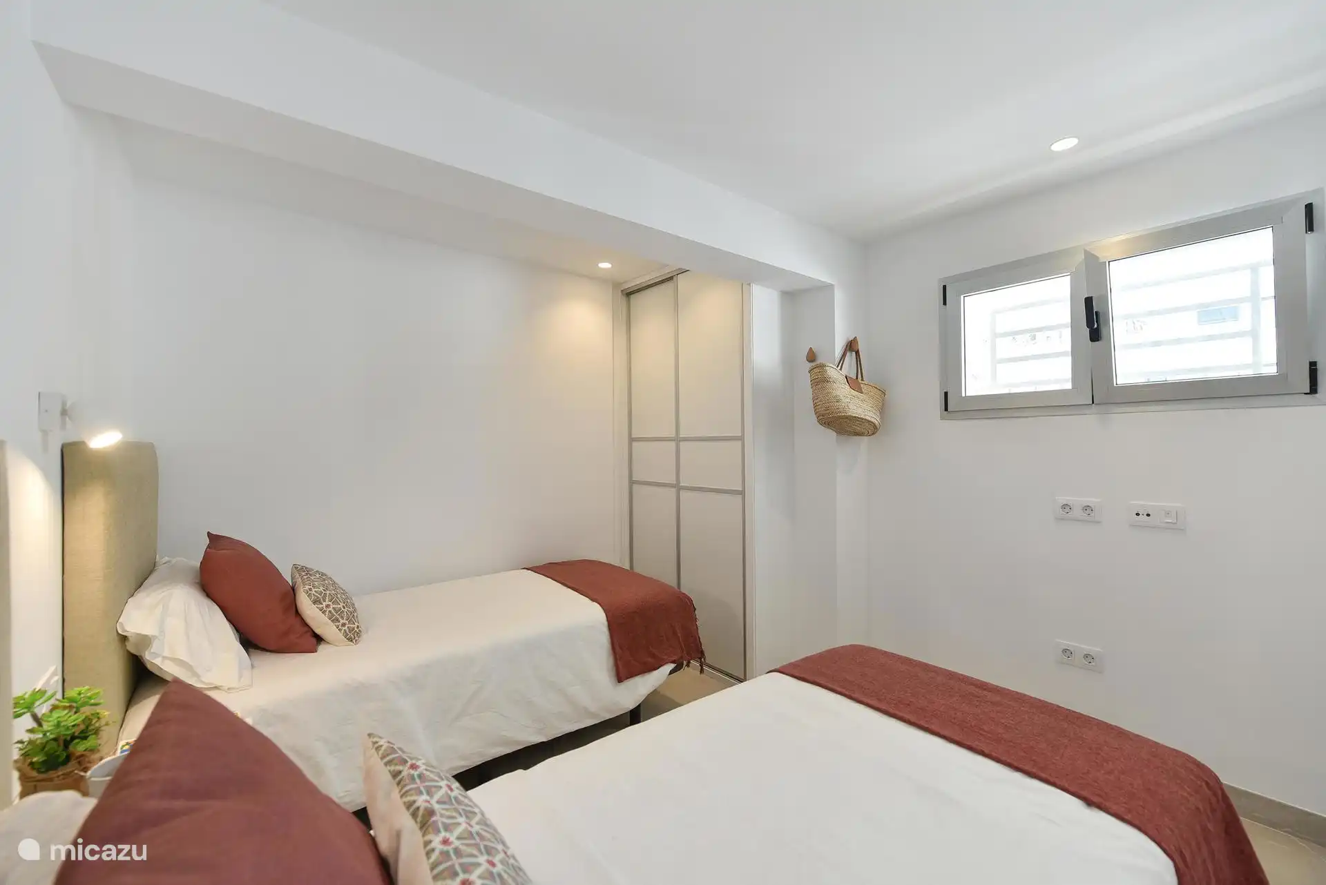 Chambre avec deux lits simples