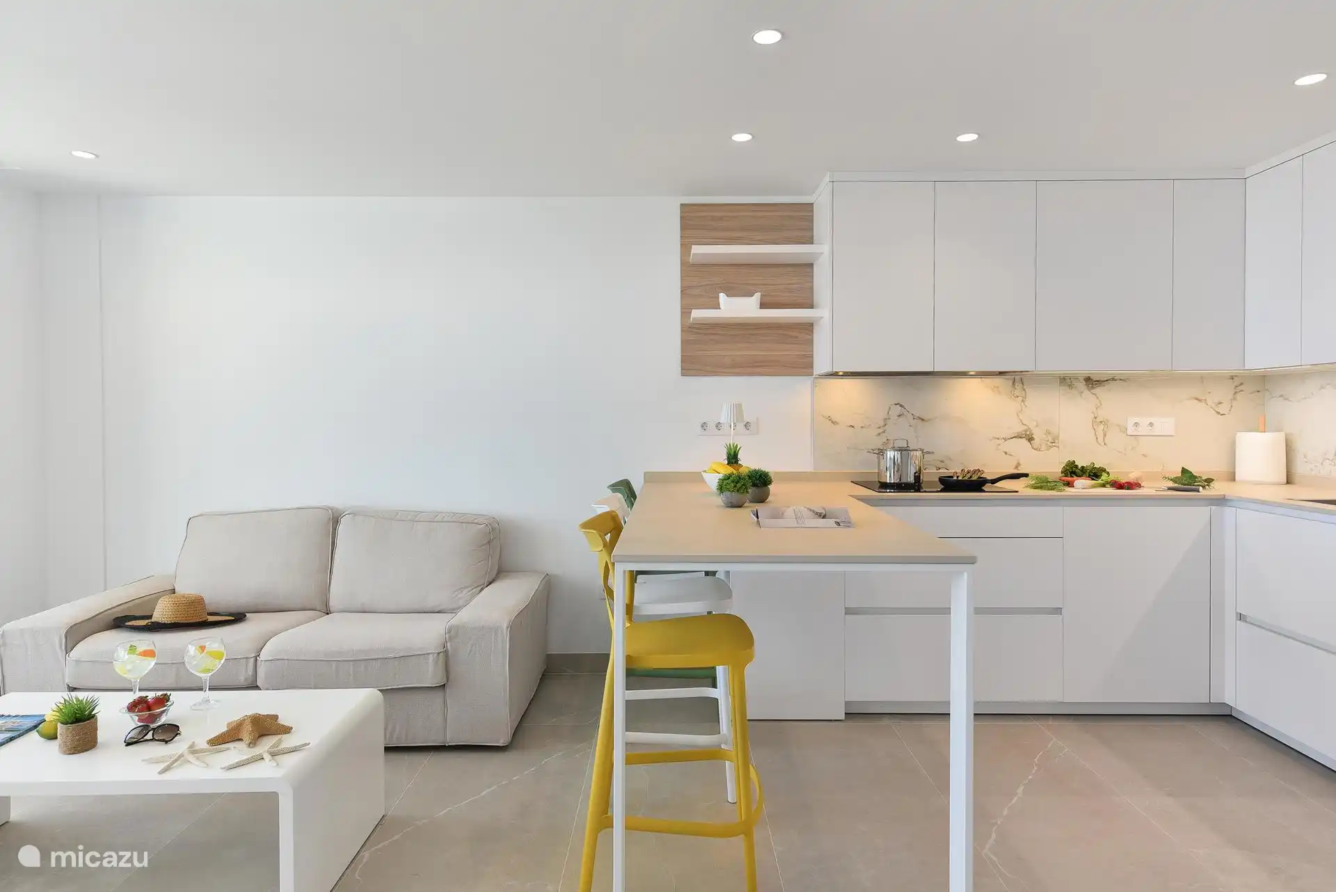 À l’intérieur, la casa est meublée de manière moderne