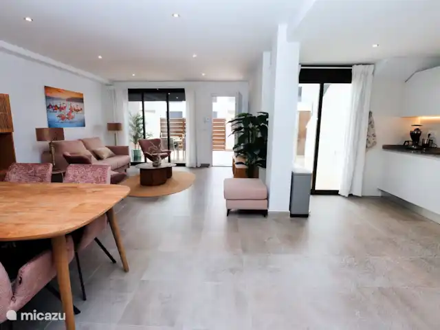 Bungalow luxueux et spacieux | Espagne, Murcia, San Pedro del Pinatar - bungalow Salon, salle à manger et cuisine spacieuse