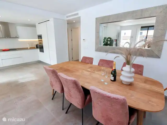 Bungalow luxueux et spacieux | Espagne, Murcia, San Pedro del Pinatar - bungalow Salle à manger et cuisine spacieuse