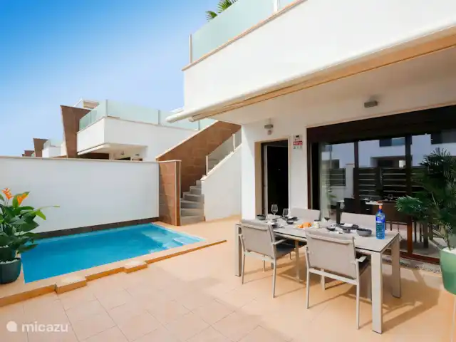 Bungalow luxueux et spacieux | Espagne, Murcia, San Pedro del Pinatar - bungalow Jardin avec piscine privée et table à manger