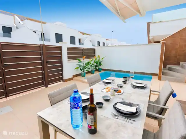 Bungalow luxueux et spacieux | Espagne, Murcia, San Pedro del Pinatar - bungalow Jardin avec piscine privée et table à manger