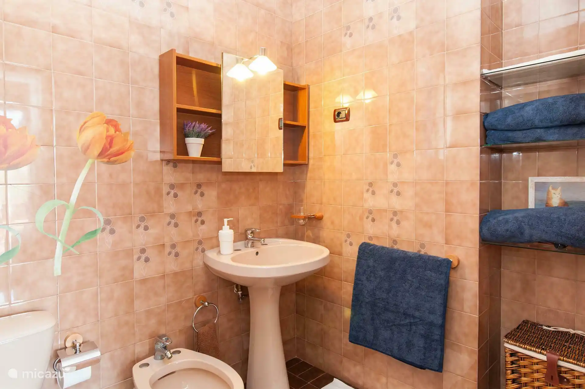 Badezimmer mit Waschbecken