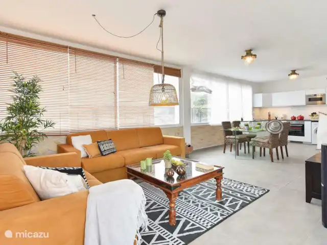 Maison de plage Marina Deluxe | Espagne, Grande Canarie, Agaete - maison de vacances Le salon et la cuisine avec table à manger