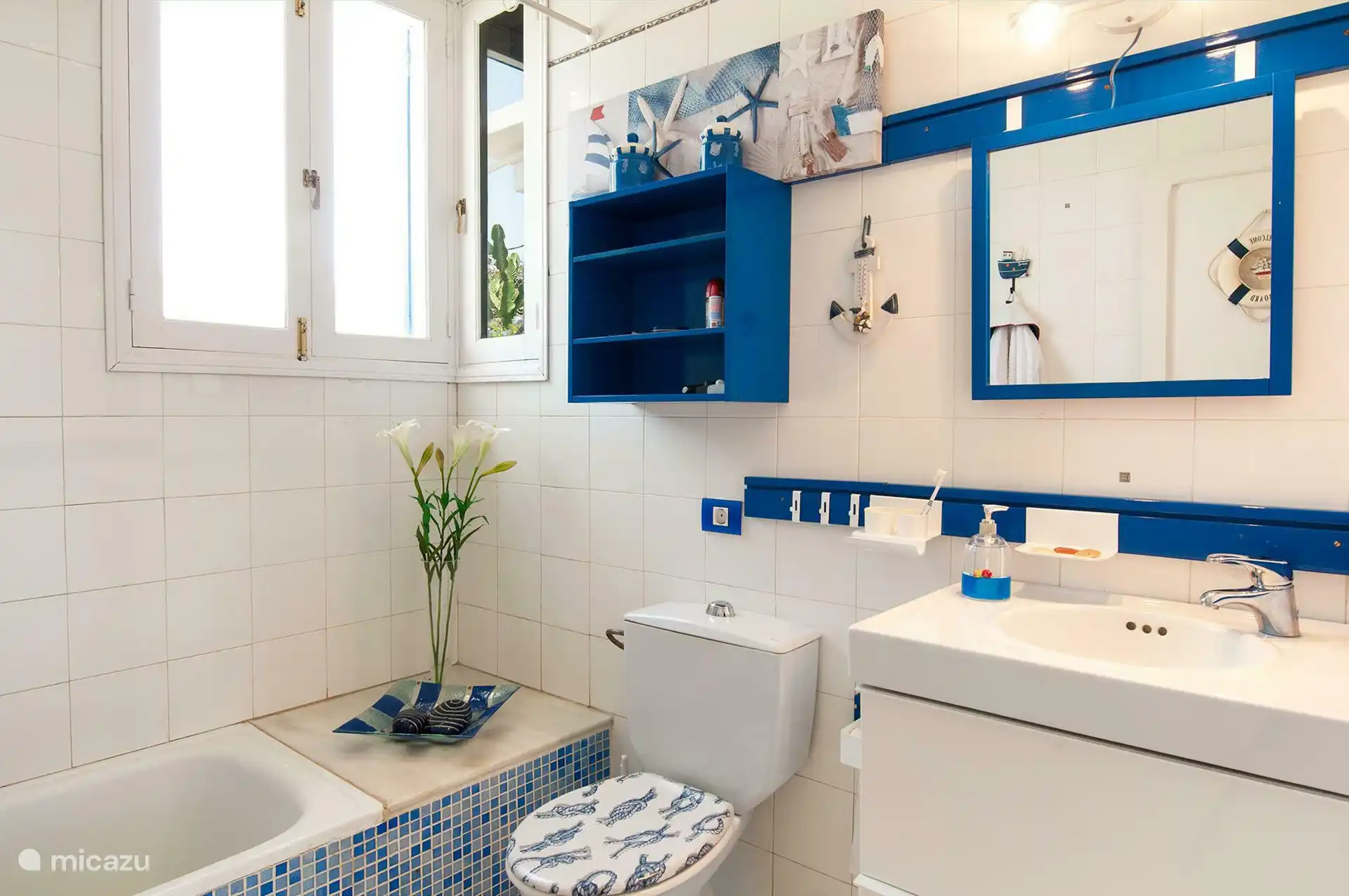 Badezimmer mit Badewanne