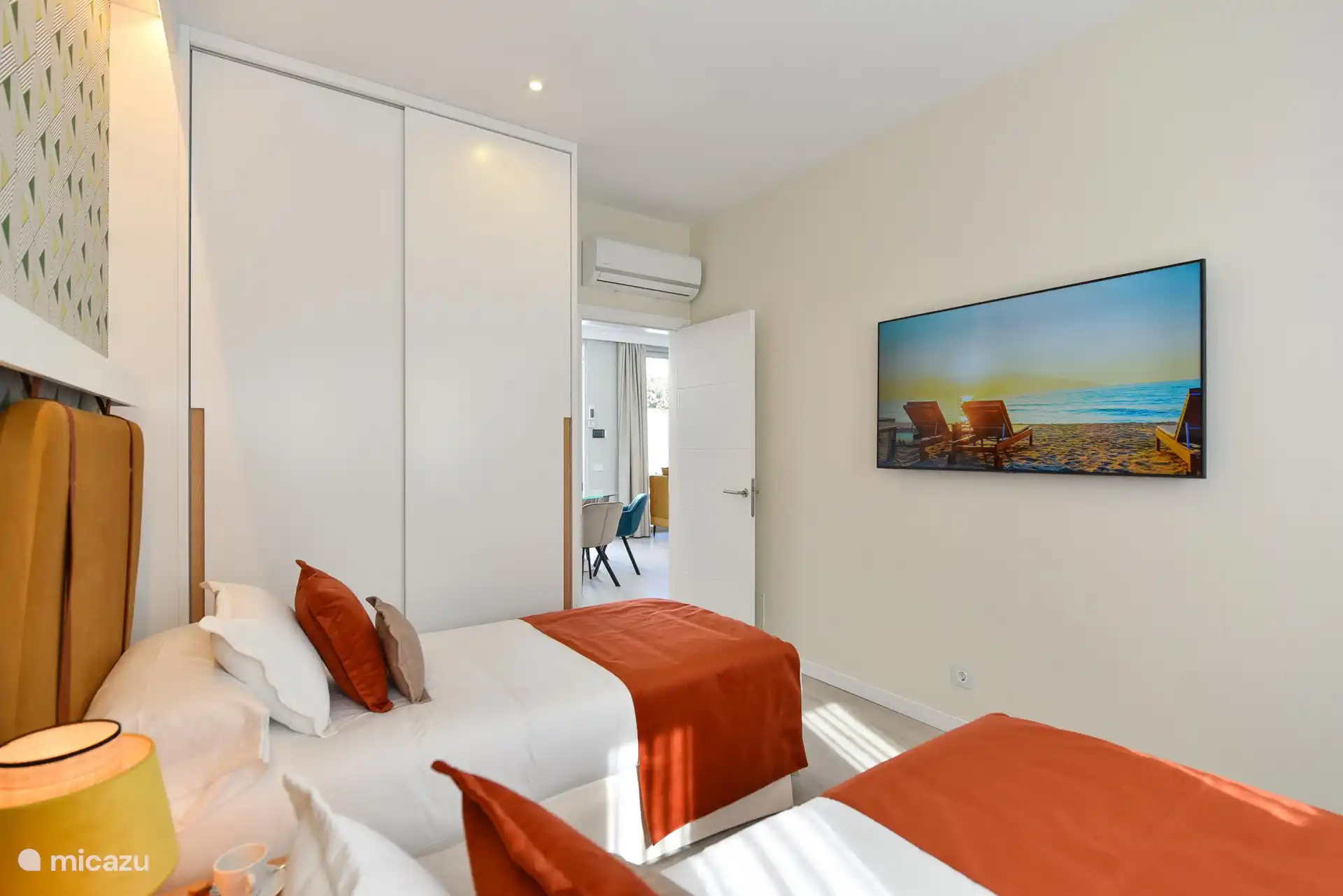 Chambre avec deux lits simples