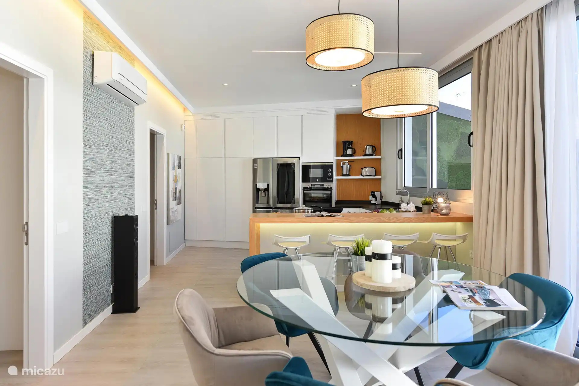 Table à manger et cuisine