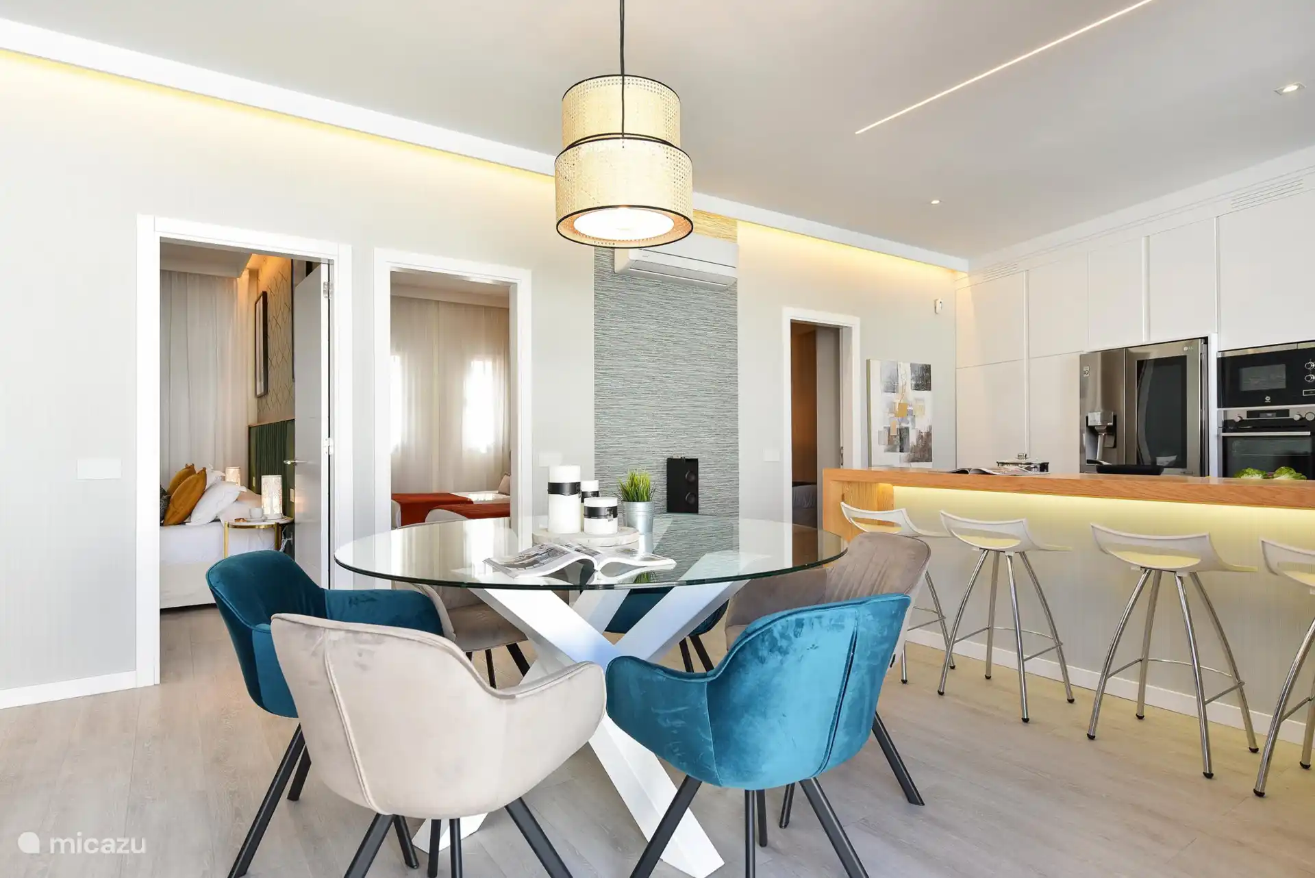 Table à manger et cuisine