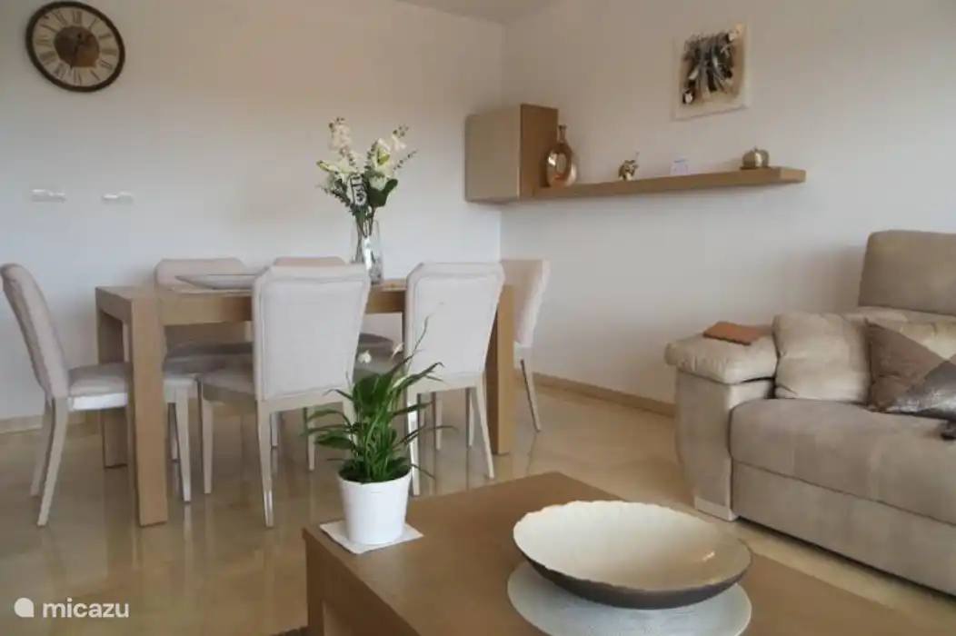 Table à manger spacieuse