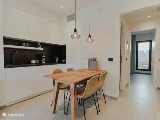 Location de Vacances Grèce, Grèce centrale, Pogonia, appartement - Elsa Appartement Moderne Rez-de-chaussée Table à manger