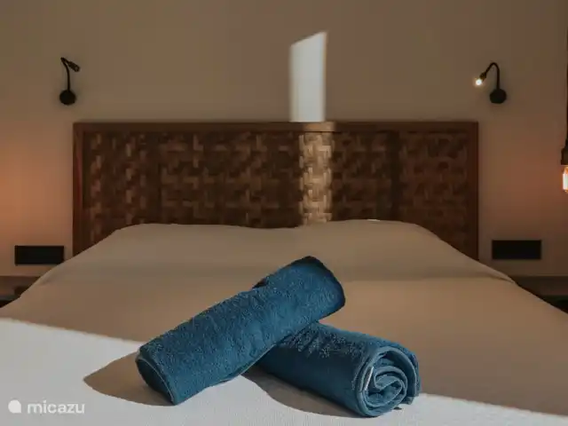 Location de Vacances Grèce, Grèce centrale, Pogonia, appartement - Elsa Appartement Moderne Rez-de-chaussée Lit avec détails des serviettes