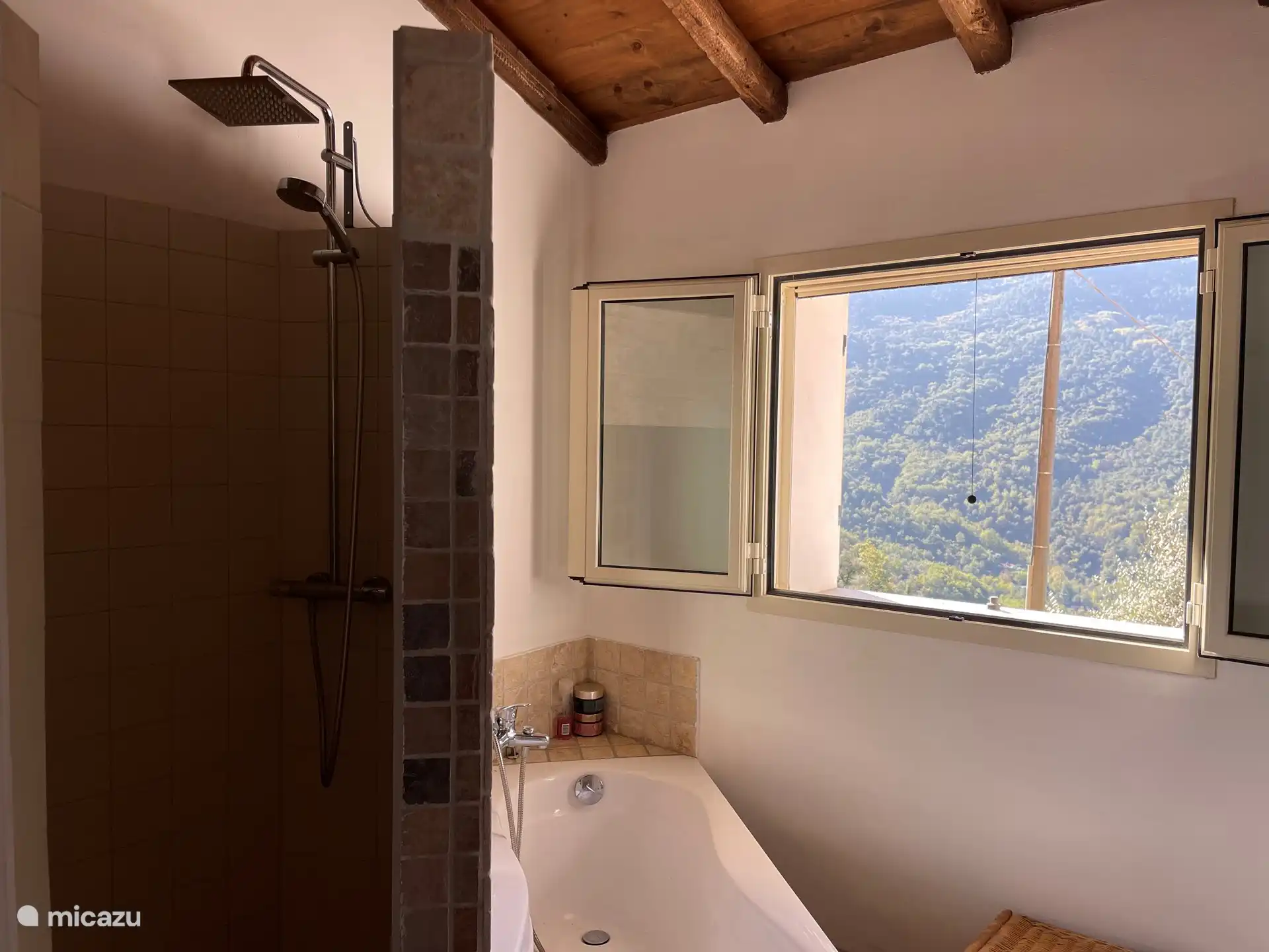 Badezimmer mit Aussicht