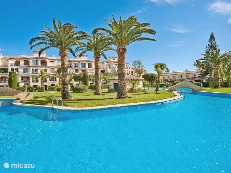 Das größte Schwimmbad in Javea