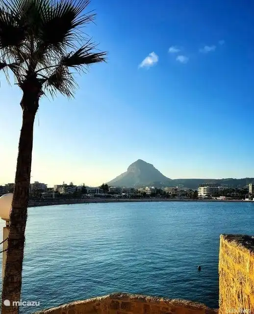 Playa el Arenal mit dem viel diskutierten Montgo