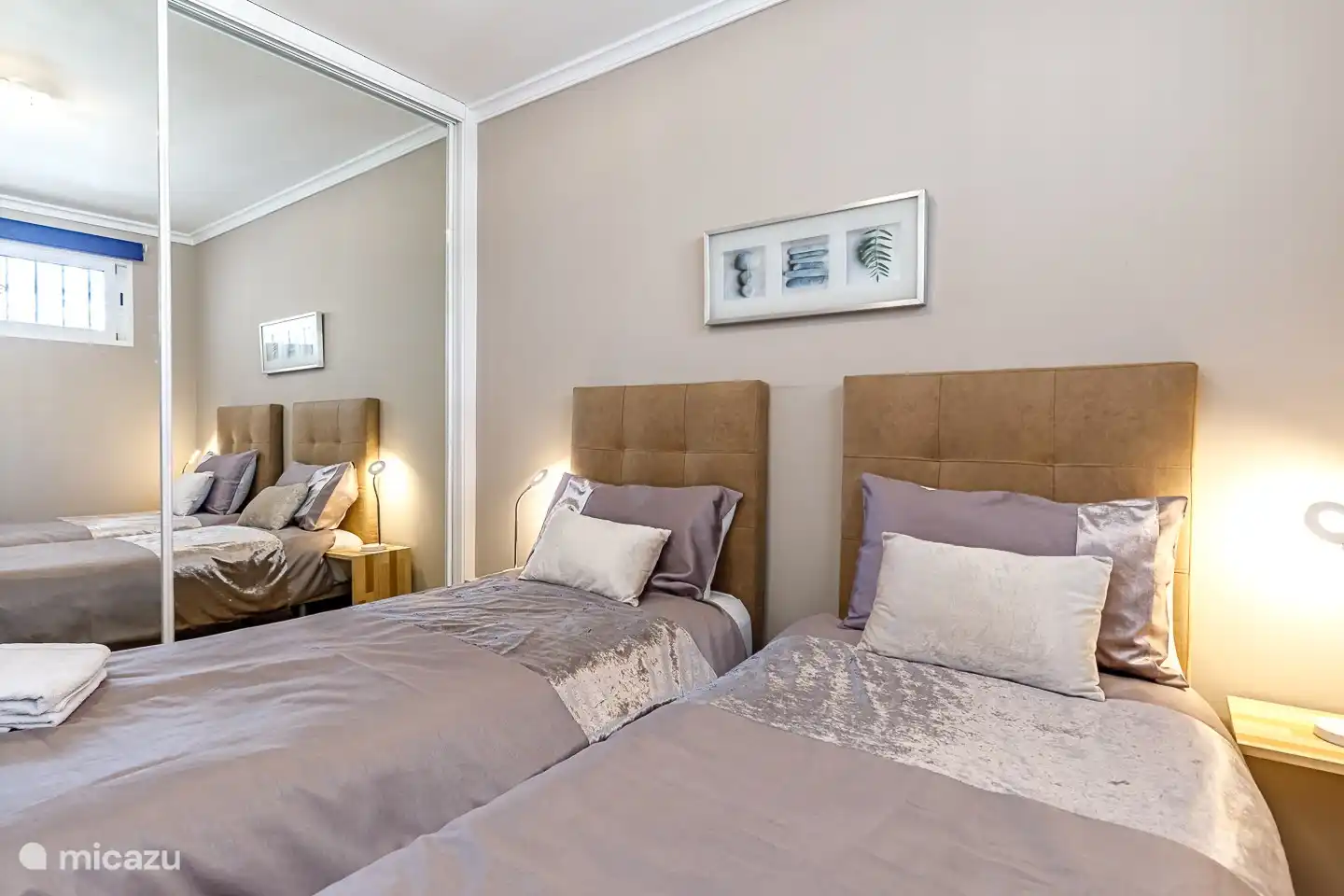 Chambre avec deux lits simples