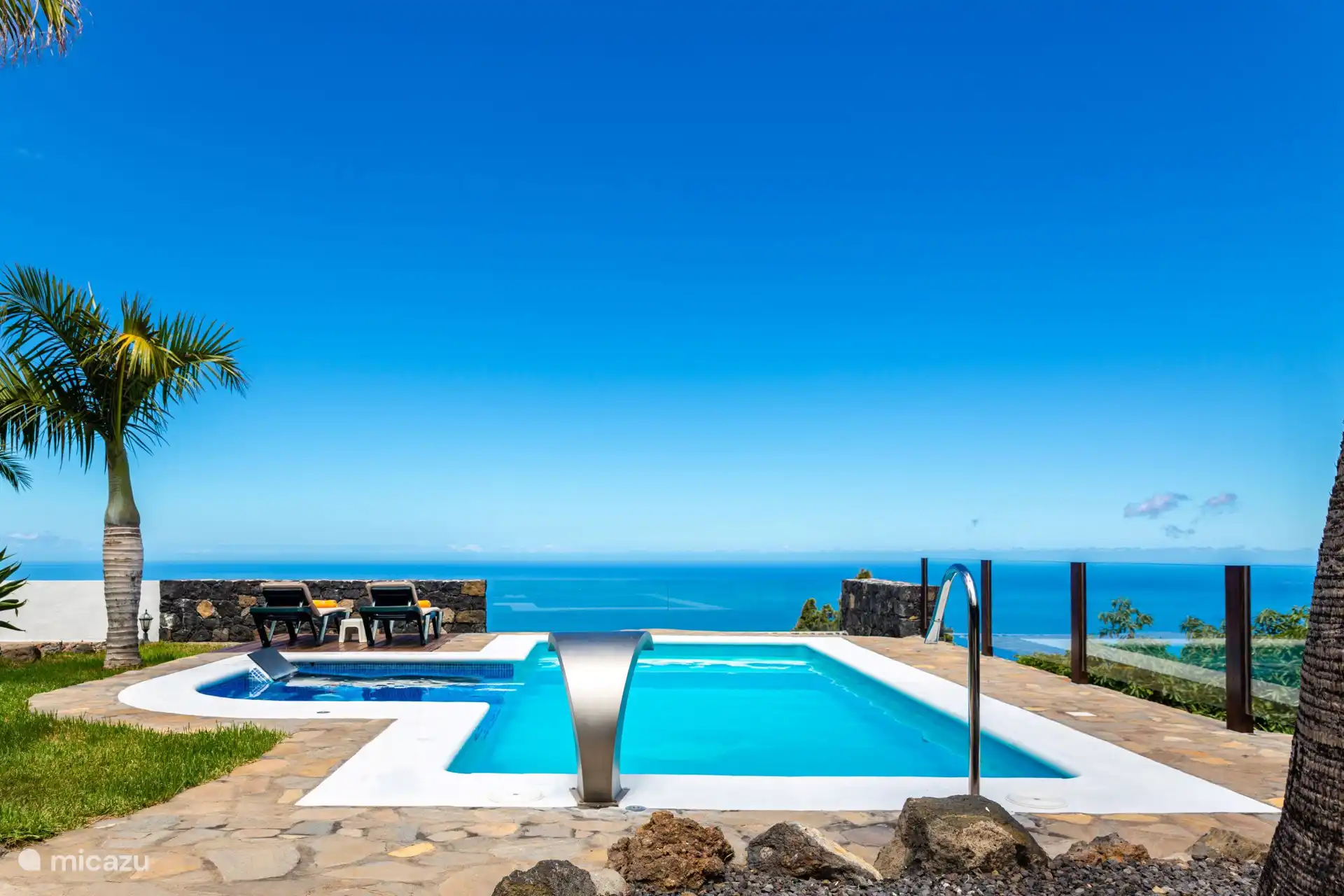 Privater Pool mit Aussicht