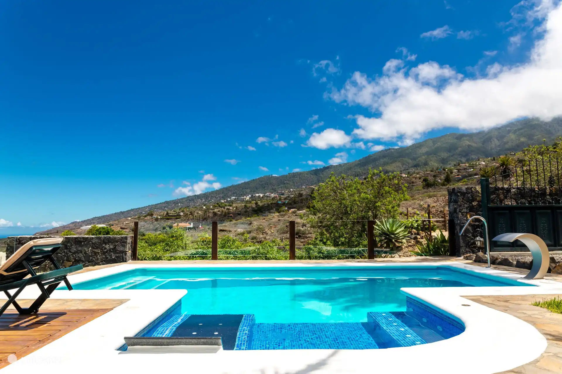 Privater Pool mit Aussicht