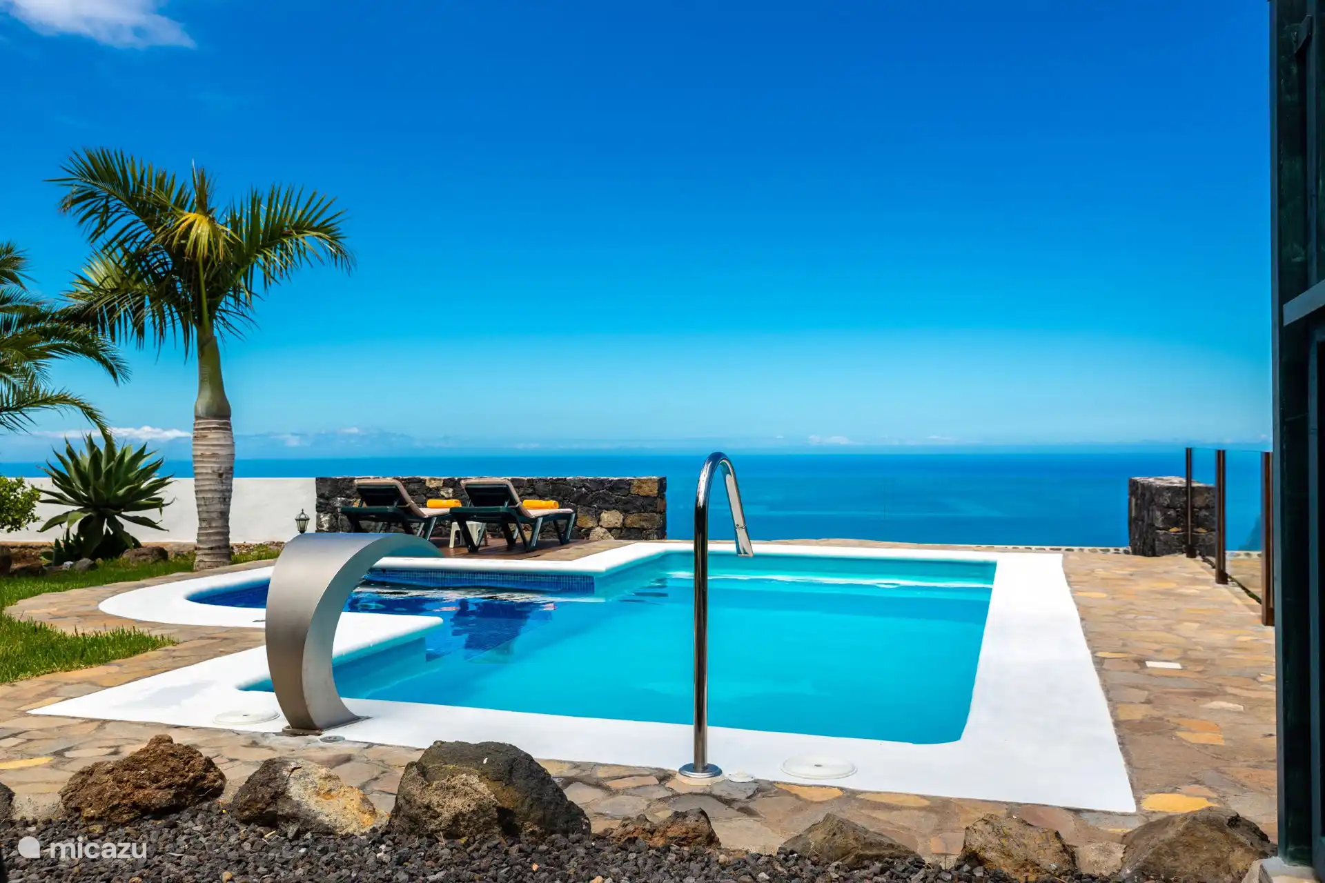 Privater Pool mit Aussicht