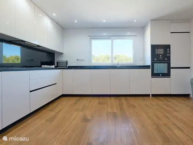 Location de Vacances Espagne, Costa Blanca, Busot, villa - Casa Solera Grande cuisine ouverte luxueuse