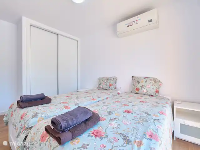 Location de Vacances Espagne, Costa Blanca, Busot, villa - Casa Solera Chambre 2 avec armoire