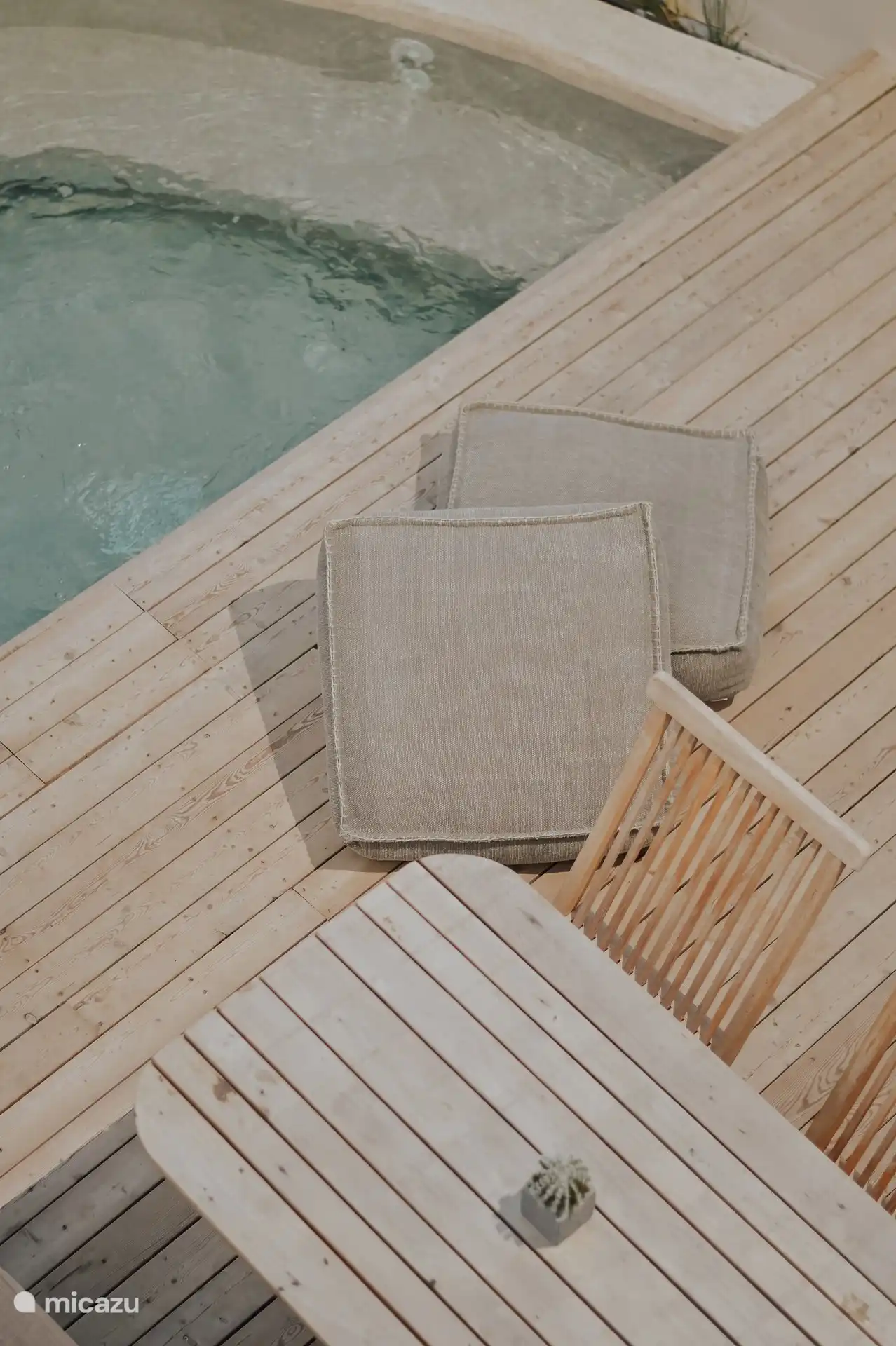 Outdoor dining table 