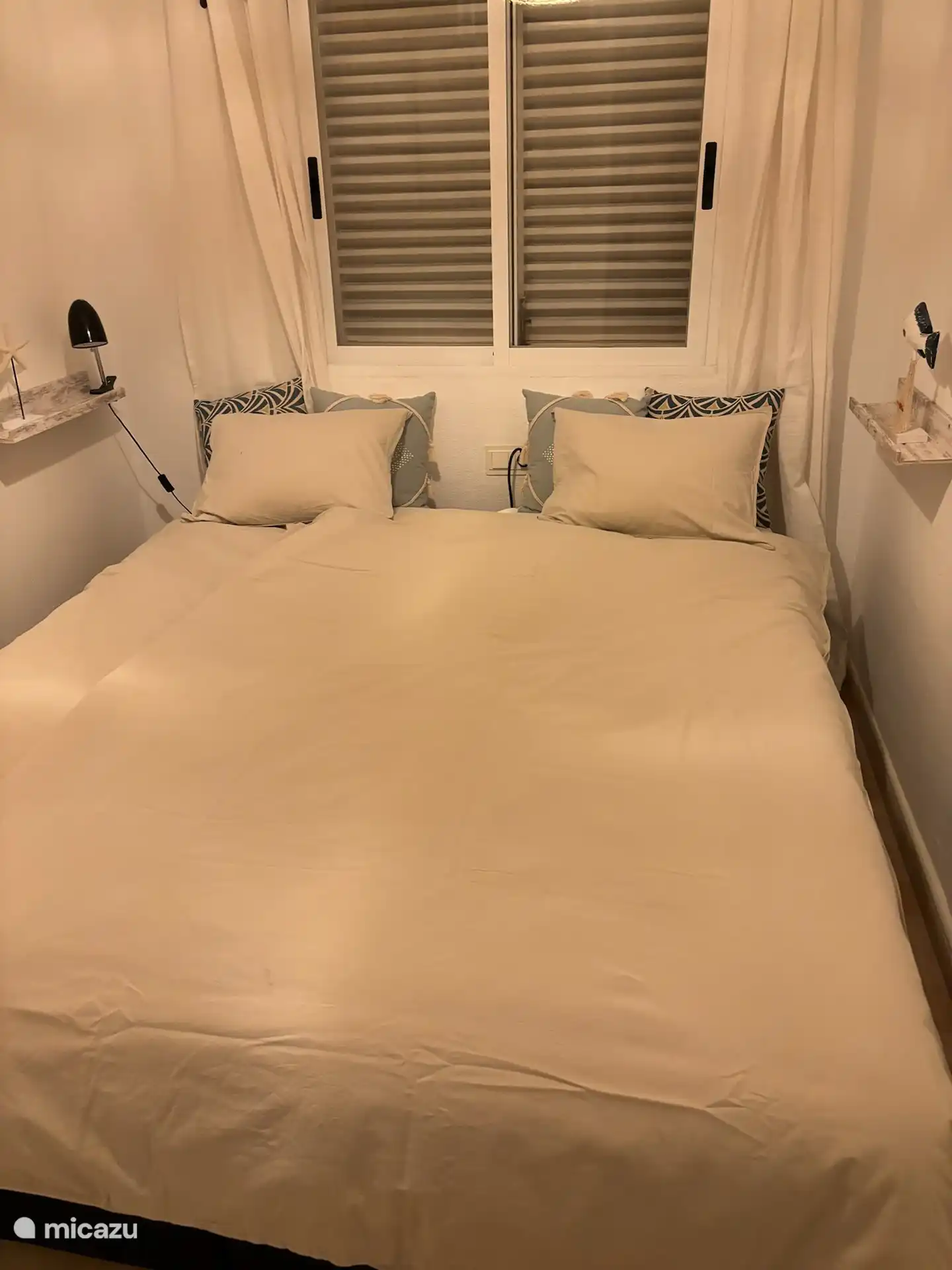 Schlafzimmer 1