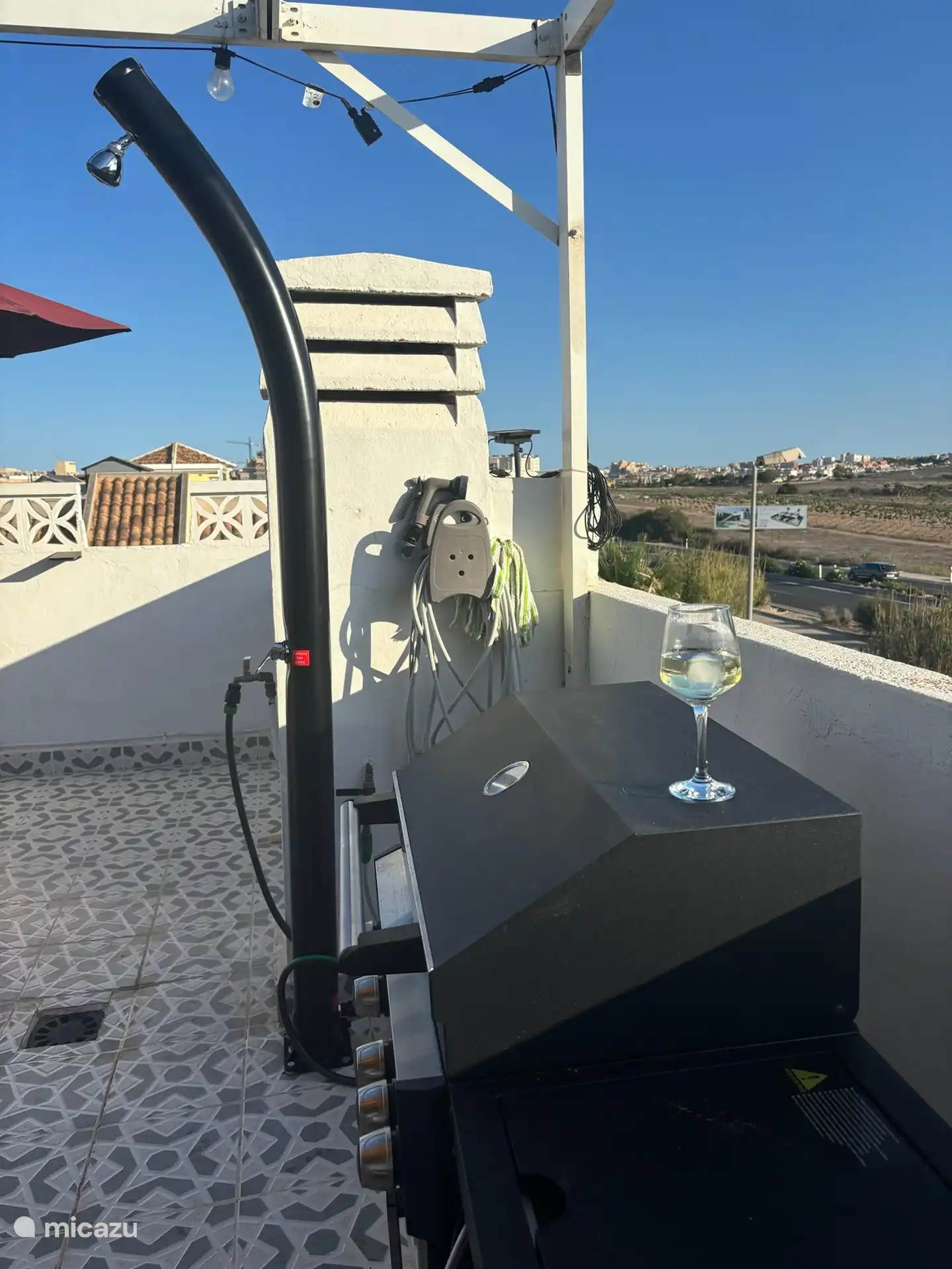 Außendusche Dachterrasse (solar warm und kalt)