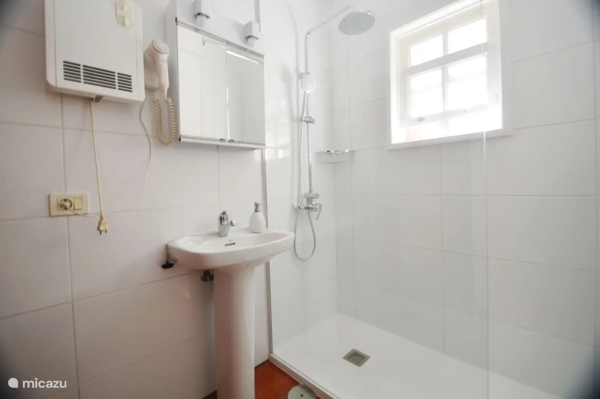 Badezimmer mit Dusche