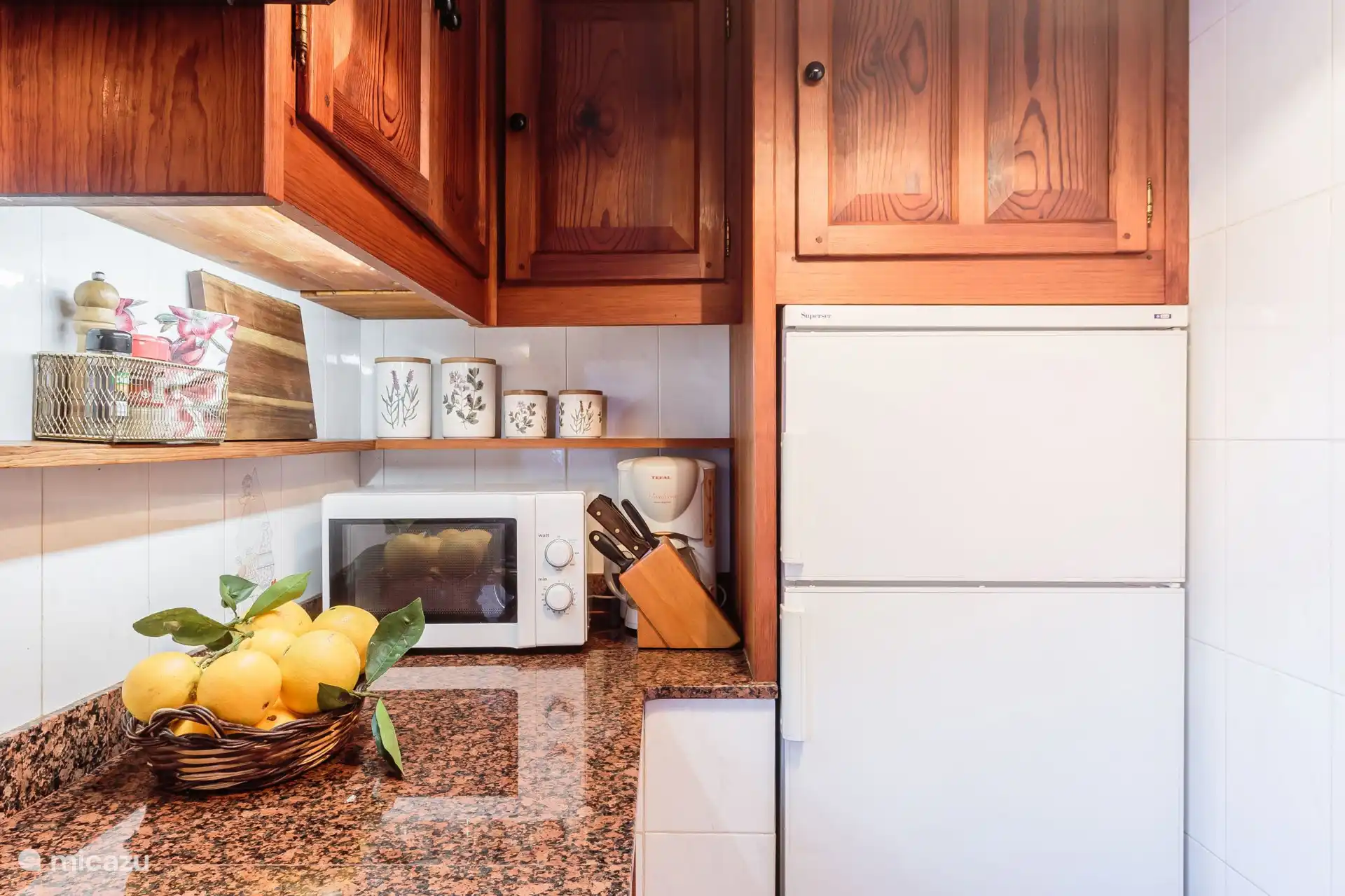 Die Küche ist komplett ausgestattet