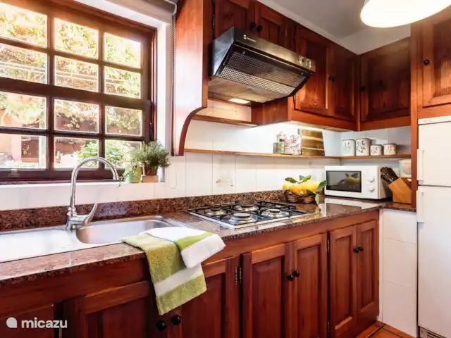 vakantiehuis huren in Spanje, La Palma, Puntagorda – Casa el Tendal De keuken is van alle gemakken voorzien