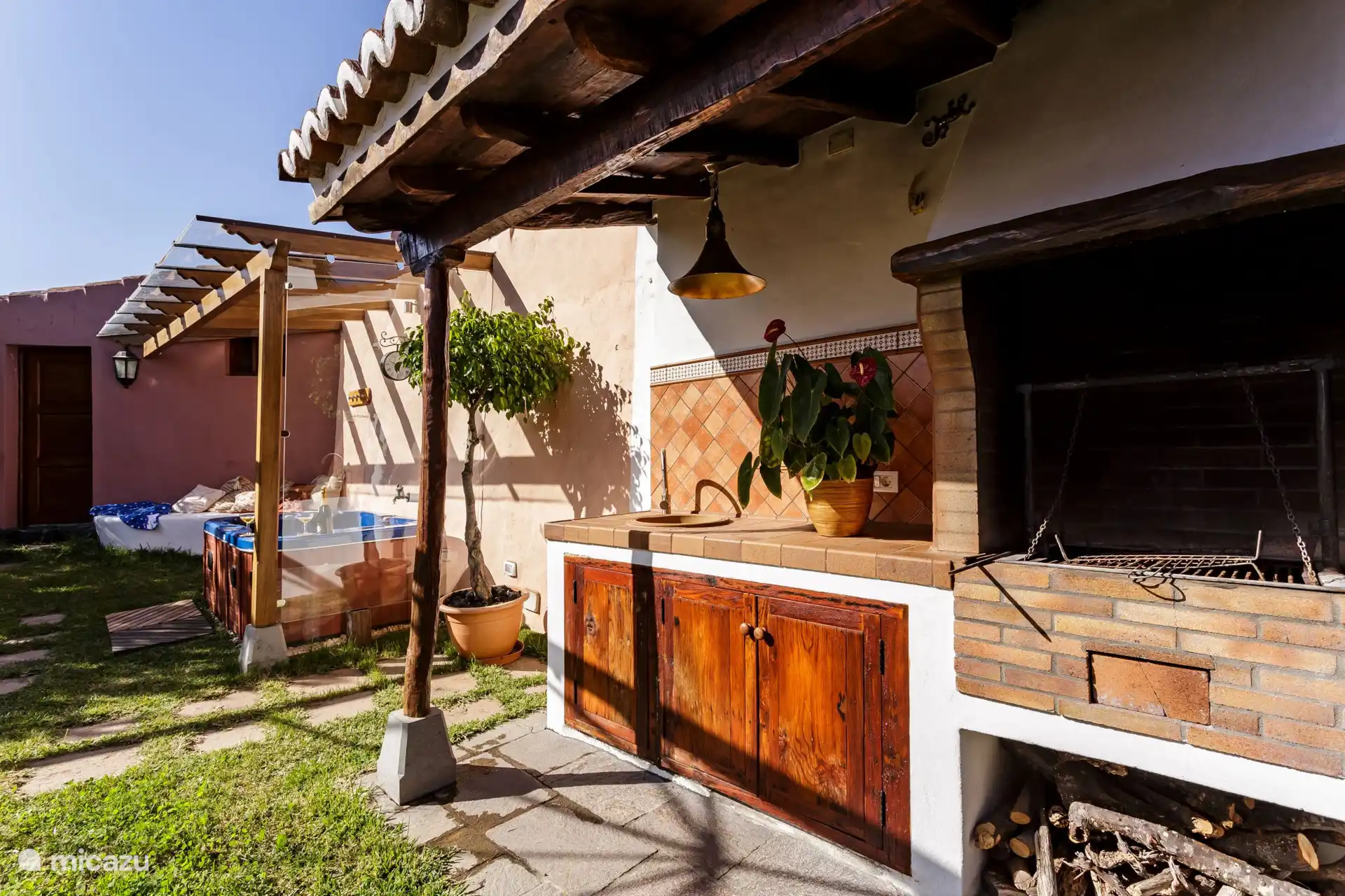 Grill und Spüle im Freien