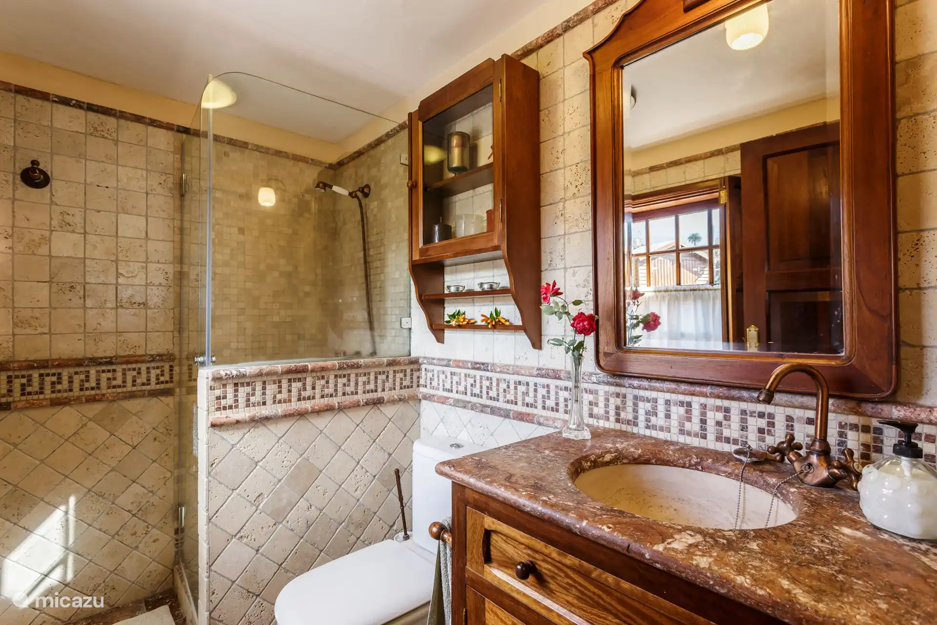 Badezimmer mit Dusche