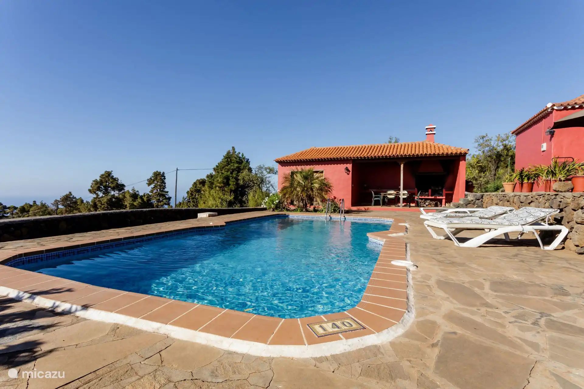 Atractiva casa con piscina privada