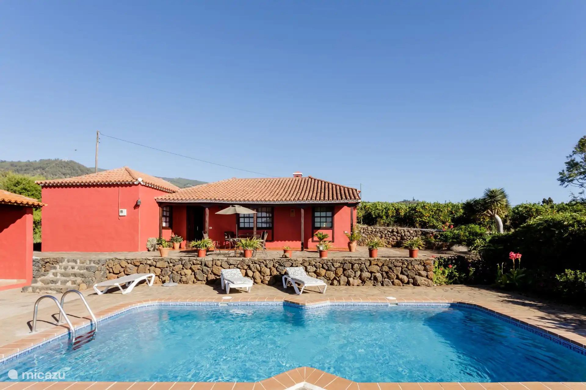 Atractiva casa con piscina privada