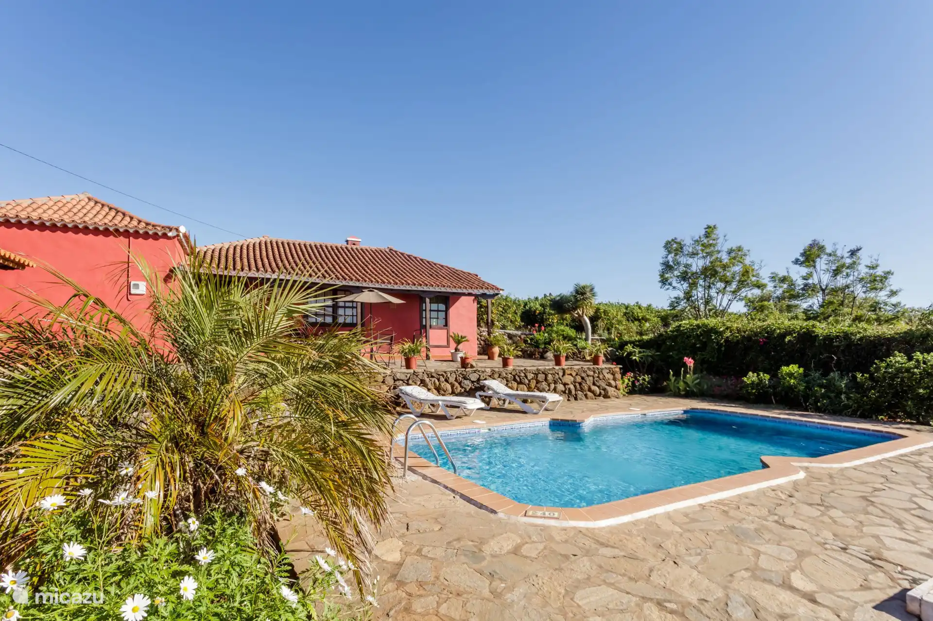 Tienes una piscina privada