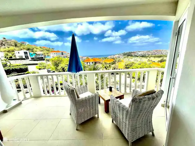 Location de Vacances Curaçao, Curaçao-Centre, Sint Michiel, appartement - Blue Bay Triple Arbre 'La Colline' Belles places sur le balcon