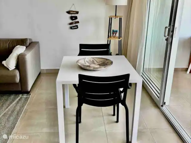 Location de Vacances Curaçao, Curaçao-Centre, Sint Michiel, appartement - Blue Bay Triple Arbre 'La Colline' Table à manger