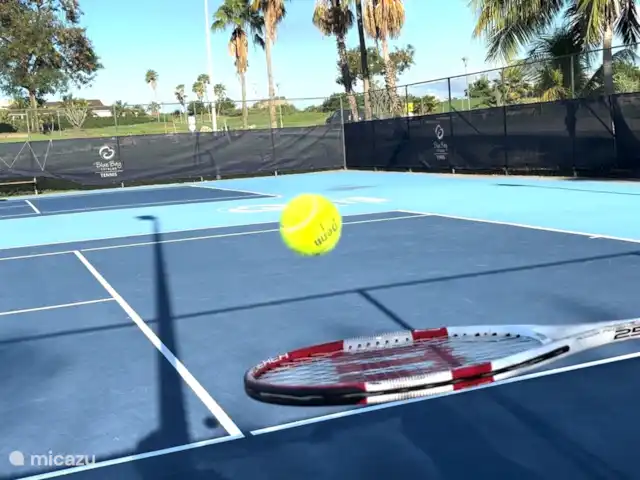 Location de Vacances Curaçao, Curaçao-Centre, Sint Michiel, appartement - Blue Bay Triple Arbre 'La Colline' Vous pourrez jouer au tennis sur les parcours du club de golf. Vous pouvez simplement y aller et jouer..... (à moins que quelqu’un ne vous devance bien sûr ;))