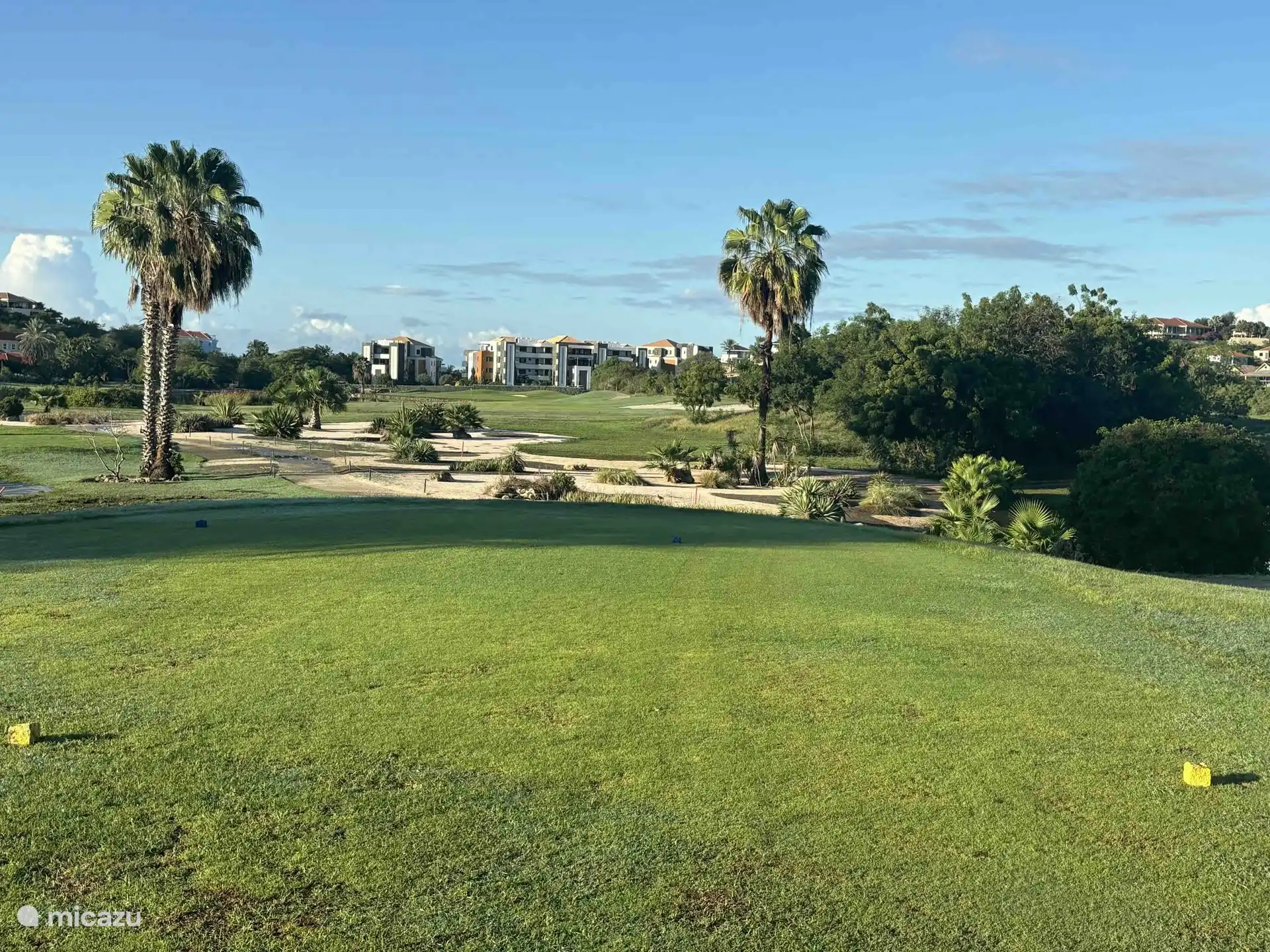 Er is op Blue Bay de mogelijkheid om te golfen (9 en 18 holes baan).