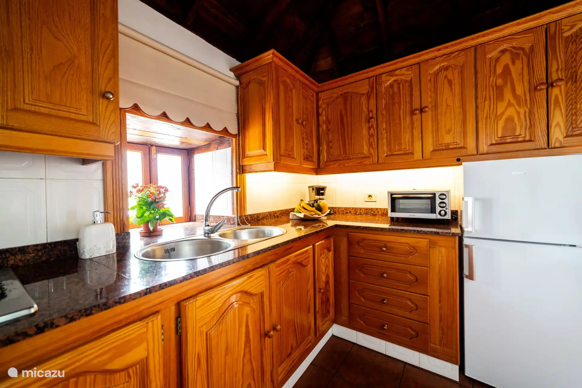 Die Küche ist komplett ausgestattet