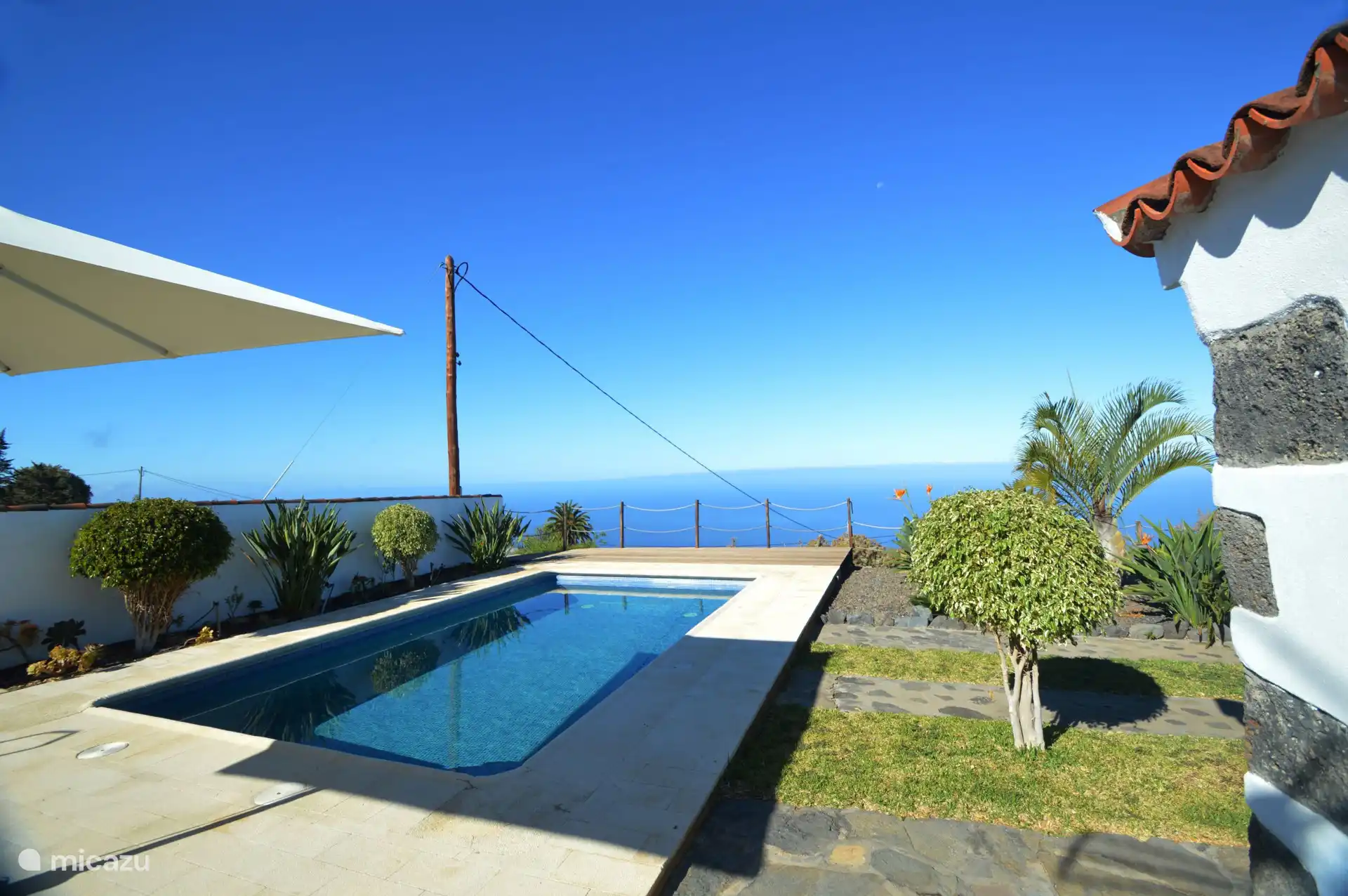 Der gemütliche Außenbereich mit privatem Pool