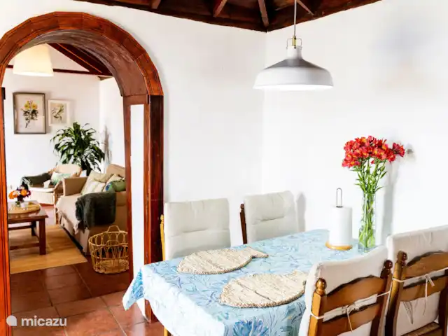 Casa Sol y Mar | Espagne, La Palma, Tijarafe - maison de vacances La table à manger et le passage au salon