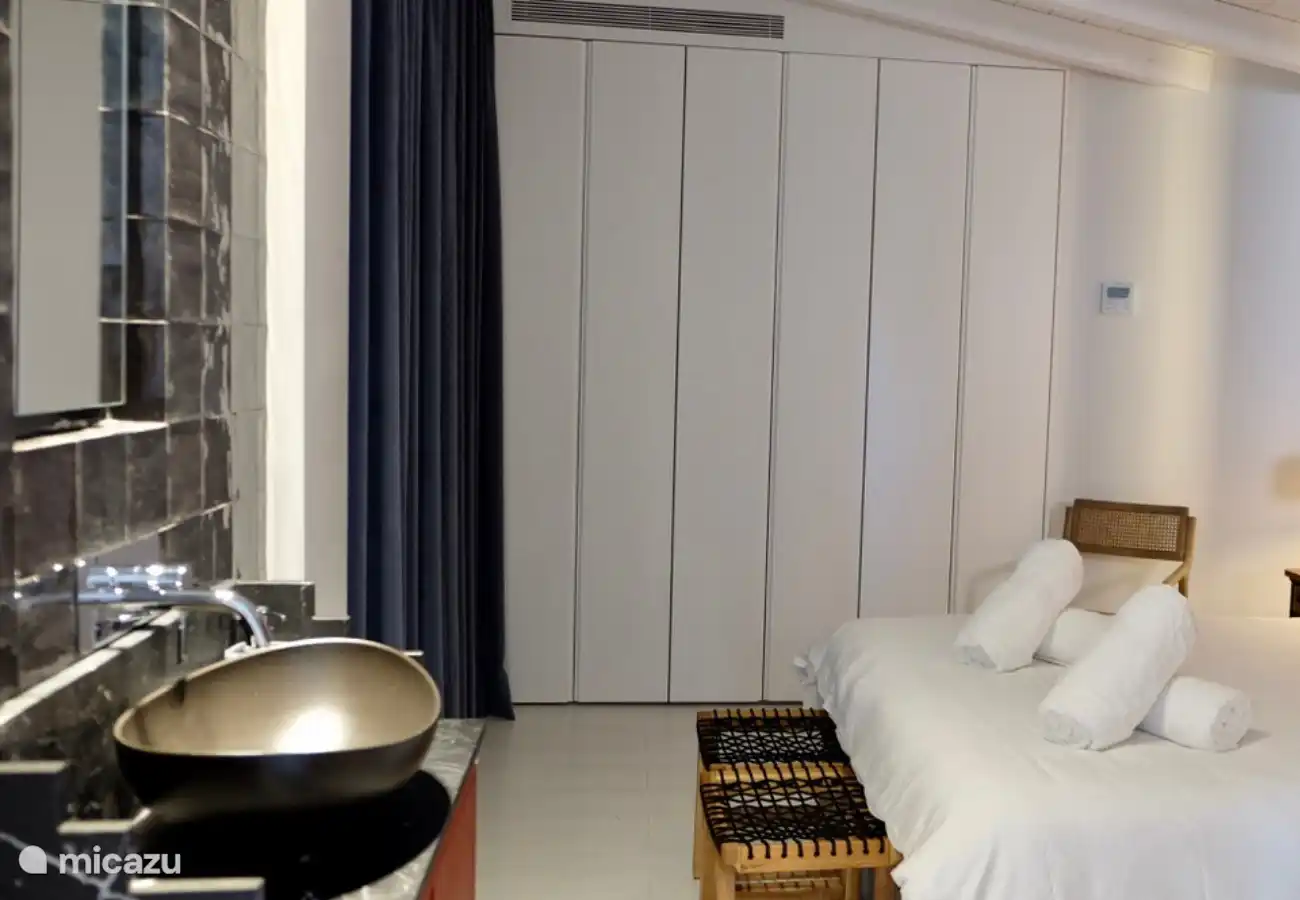 Komfortables Schlafzimmer für zwei Personen