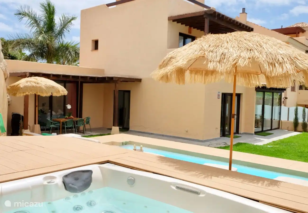 Der Whirlpool und der private Pool