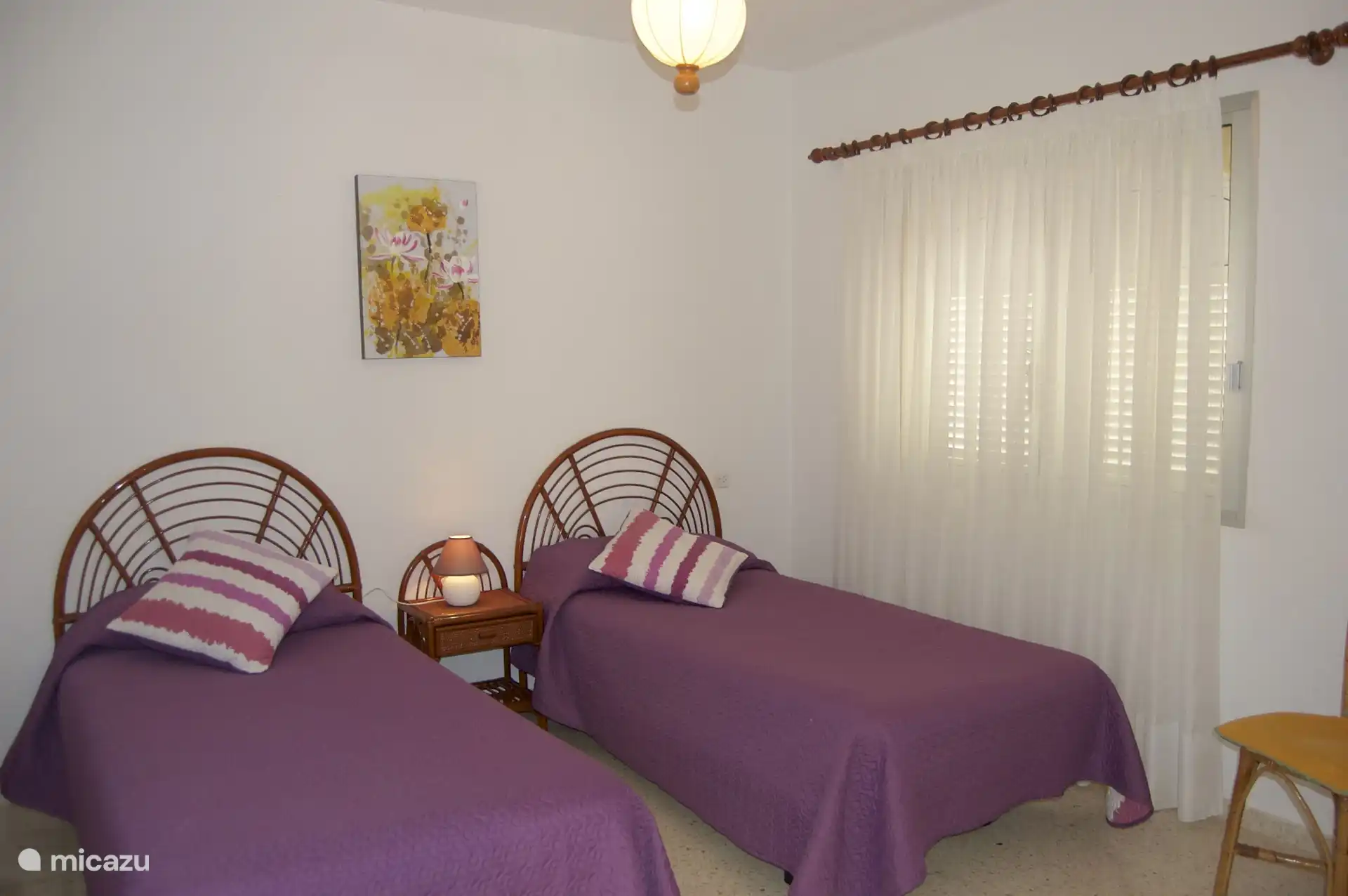 Schlafzimmer mit zwei Einzelbetten