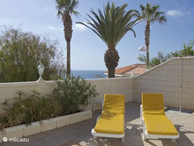Casa Mar Vista | Espagne, Tenerife, Adeje - maison de vacances Transats confortables avec vue sur la mer et douche extérieure