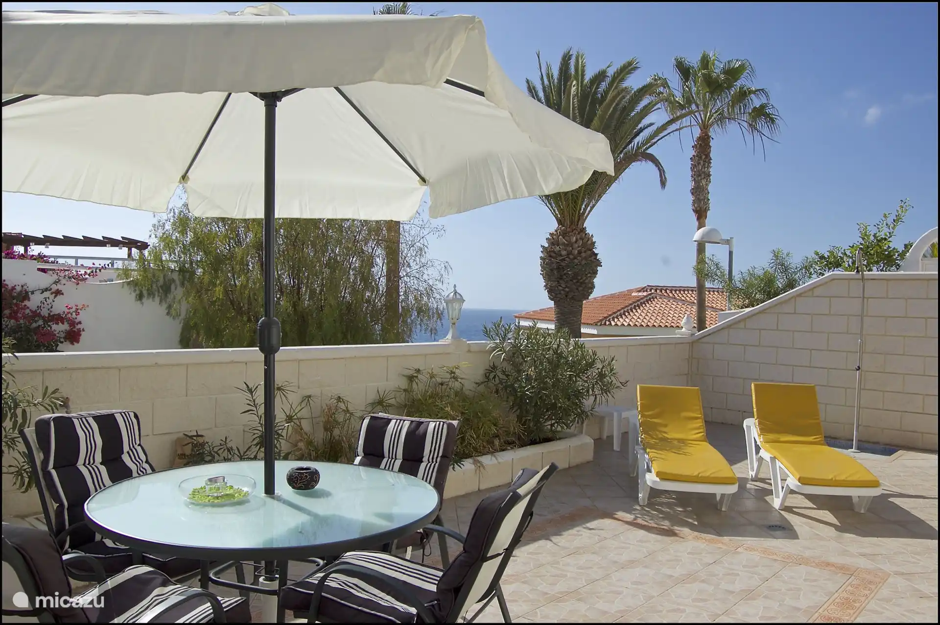 Genießen Sie hier eine Mahlzeit mit Meerblick