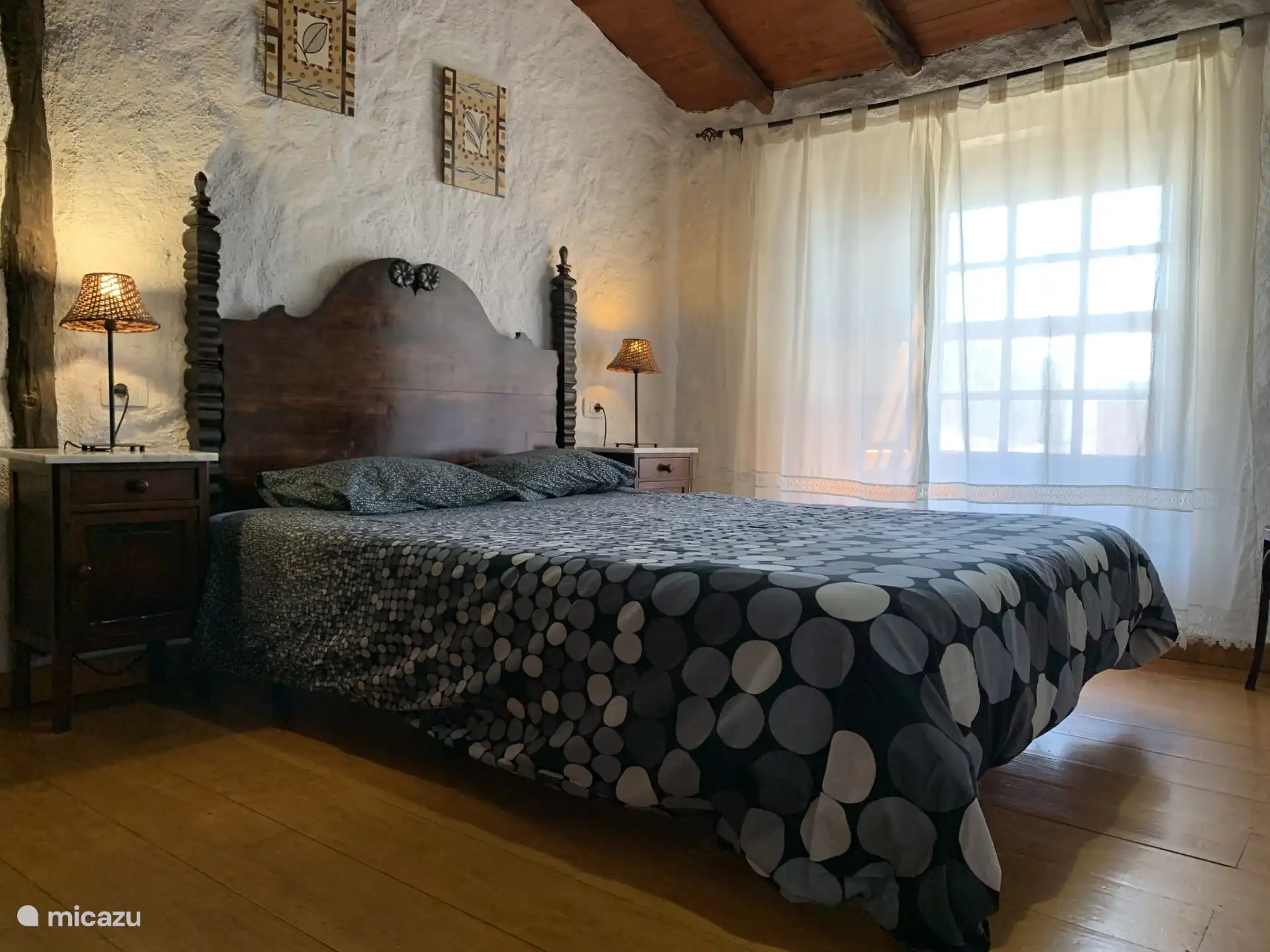 Schlafzimmer mit Doppelbett